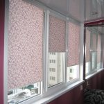 фото: рулонные шторы на пластиковое окно